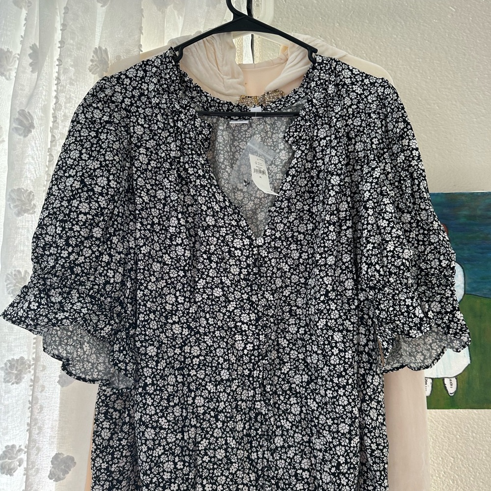 GAP Black and White Floral Top